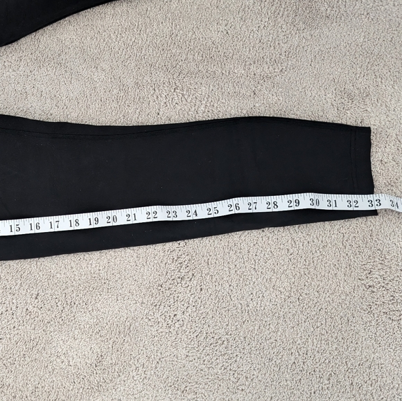 Lululemon Wunder Train Legging 24’ - Picture 3 of 4